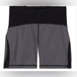 Lululemon train times short black and grey.
